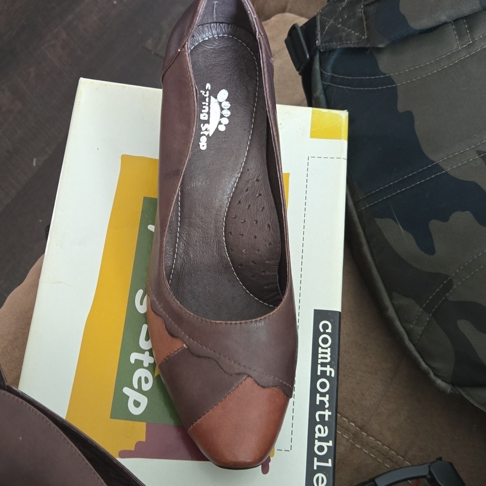 ❗️NWT❗️👠- SIZE 38 Spring Step Brown and Tan Color-Block Heels💃 - Picture 4 of 6